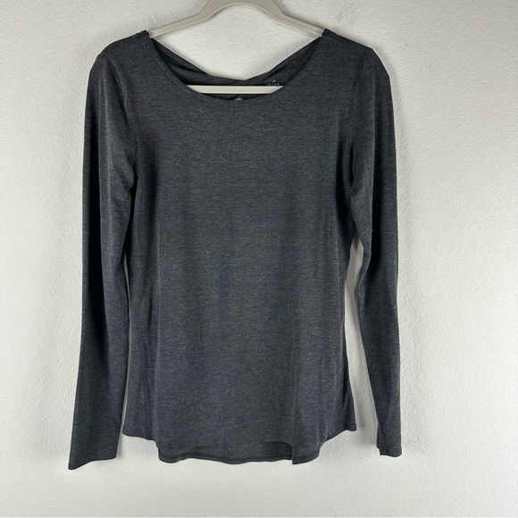 Athleta Gray Twist Keyhole Back Flexlight Athleisure Long Sleeve Top Size XS - Picture 1 of 6